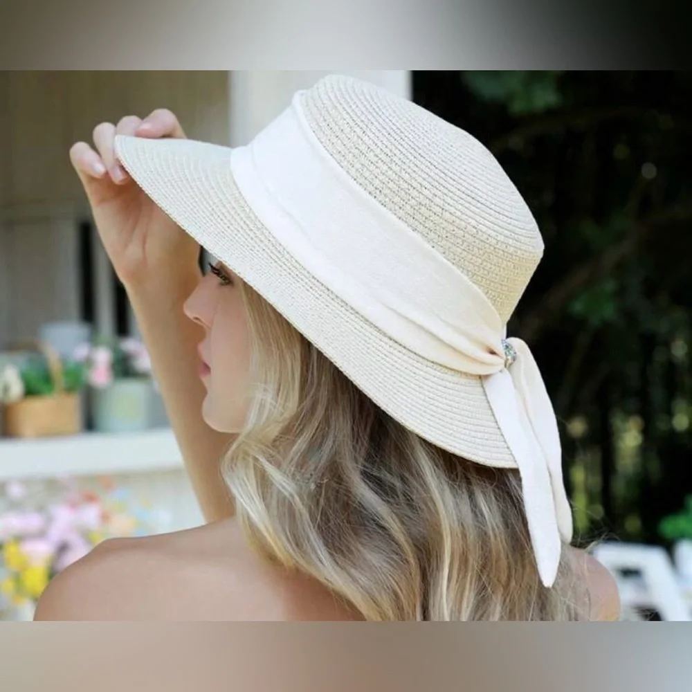 Elegant Cream Sun Hat with Bow